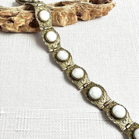 White Glass Floral Link Bracelet - Picture 3 of 11